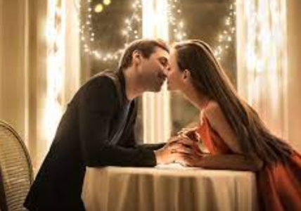 Lovers on a date: Fake love quotes